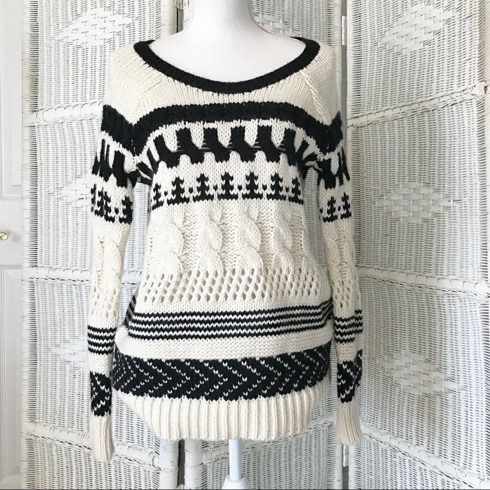 AEO Chunky Winter White Black Wool Blend Cable knit Sweater S